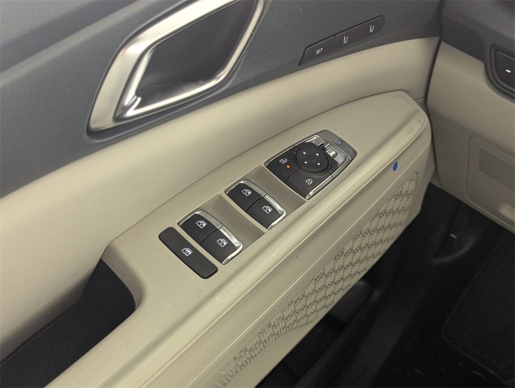 New 2025 Kia Carnival EX image 16