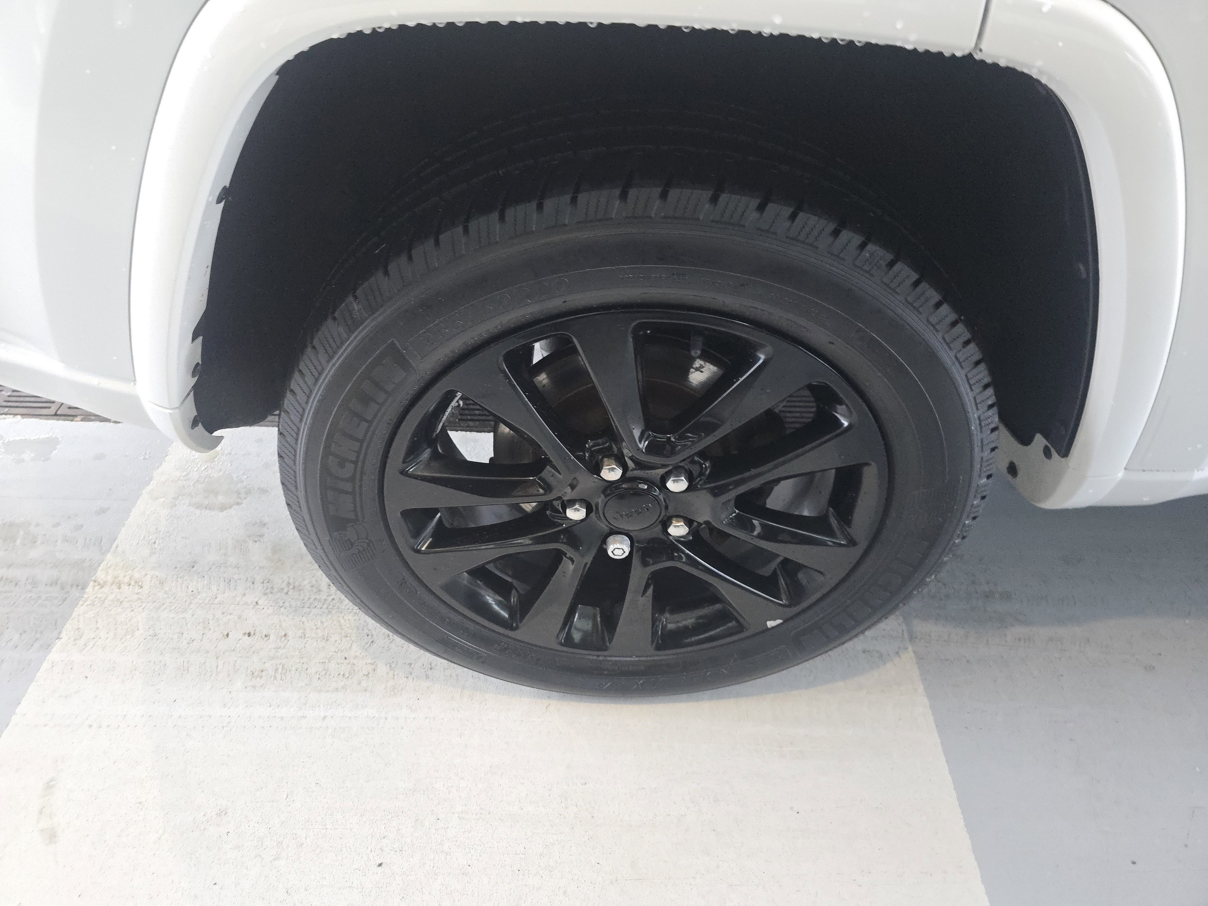 Used 2017 Jeep Grand Cherokee Altitude image 12