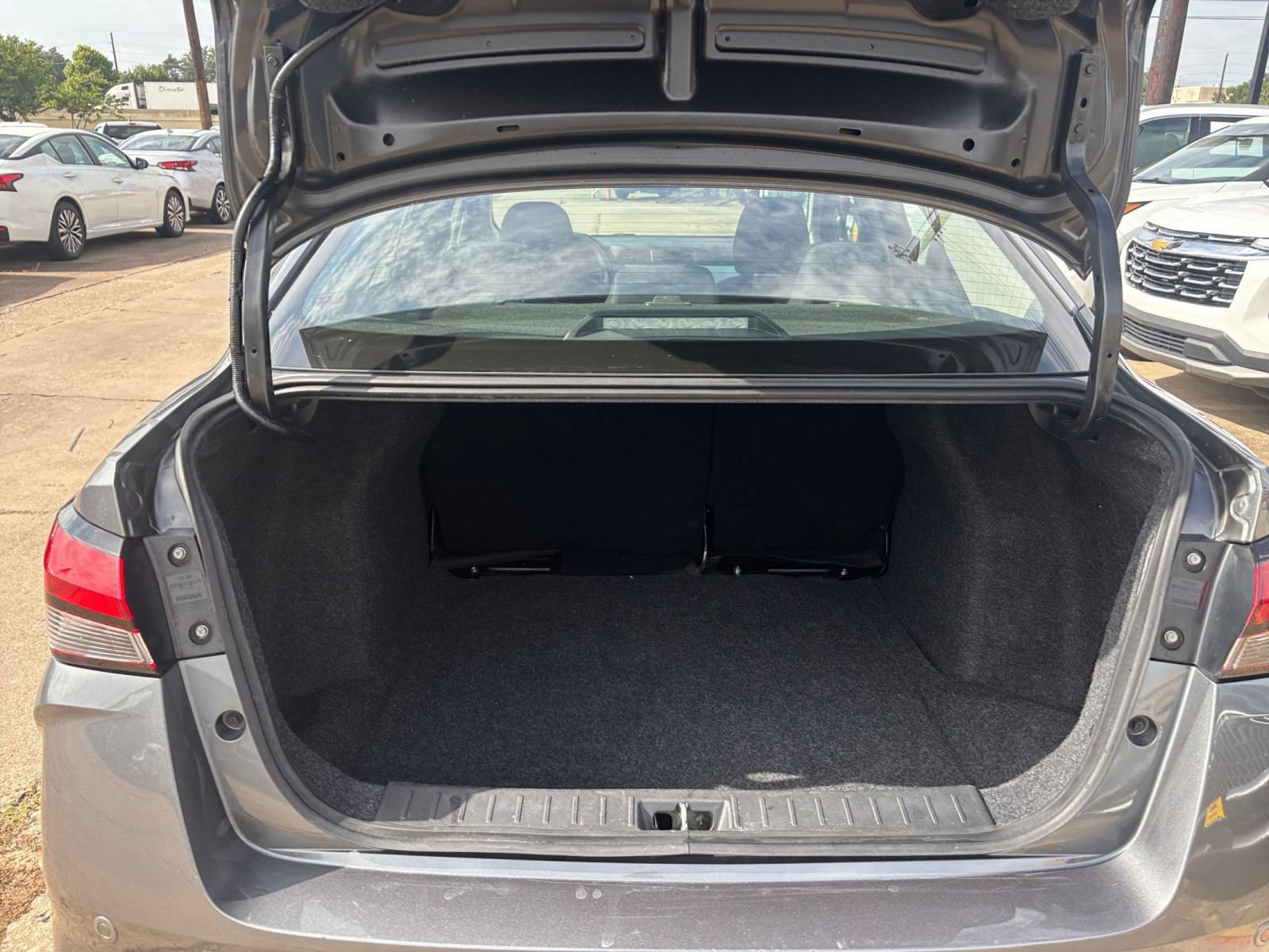 Used 2025 Nissan Versa SV FWD image 29