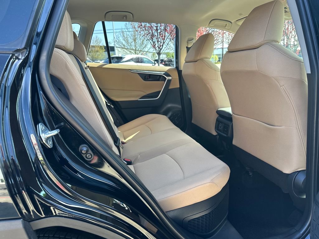 Certified 2025 Toyota RAV4 LE AWD/4WD image 15