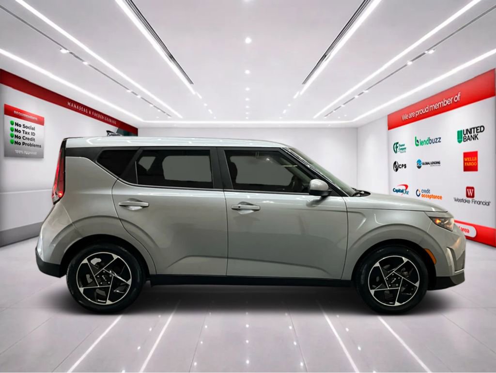 Used 2023 Kia Soul EX FWD image 8