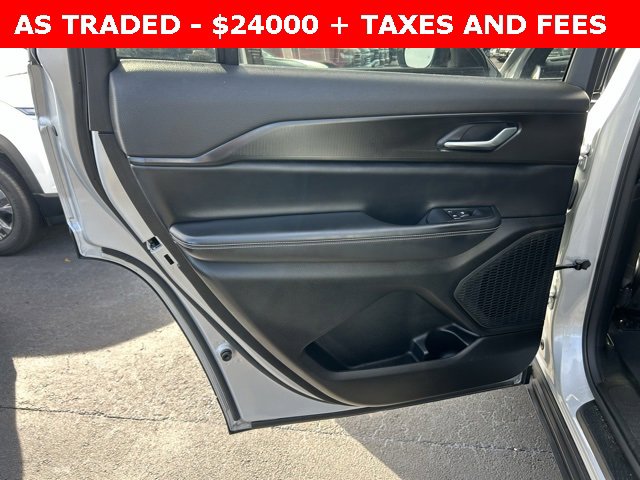 Used 2023 Jeep Grand Cherokee L Laredo image 13