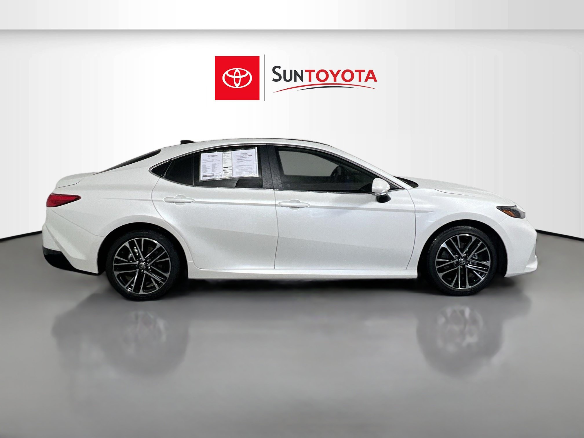 Used 2025 Toyota Camry XLE FWD image 2