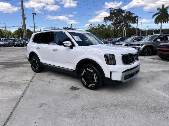 Used 2023 Kia Telluride S AWD/4WD image 16