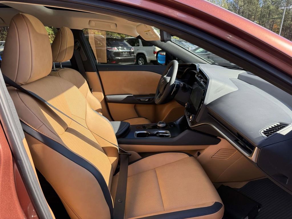 Used 2025 Lexus RZ 450e image 18