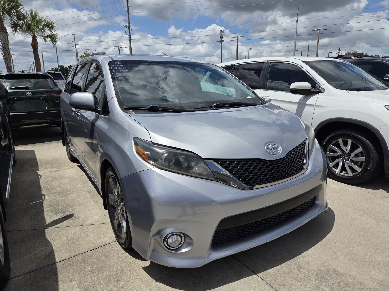 Used 2015 Toyota Sienna SE Premium FWD image 3