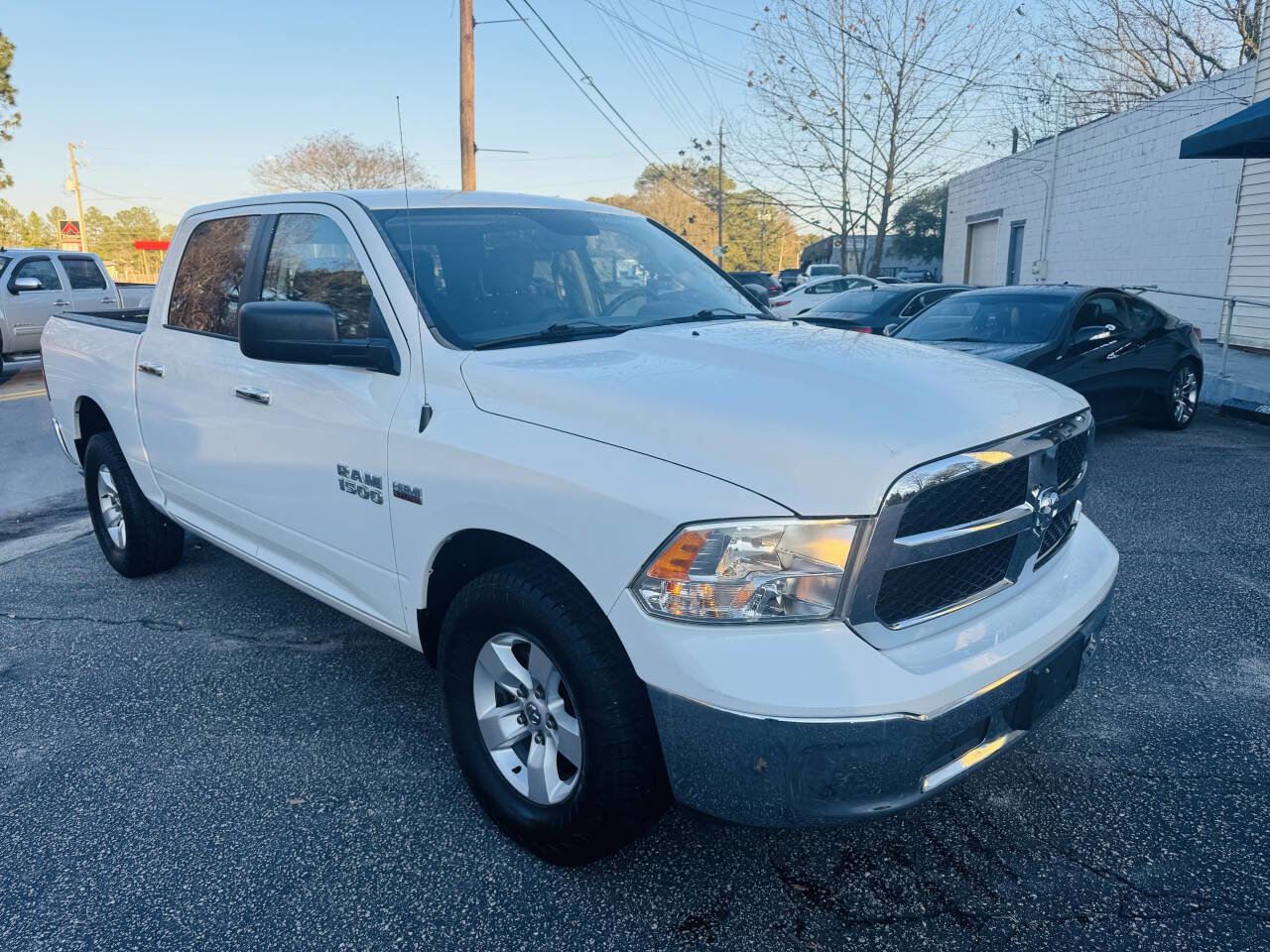 Used 2017 RAM 1500 Classic SLT image 3