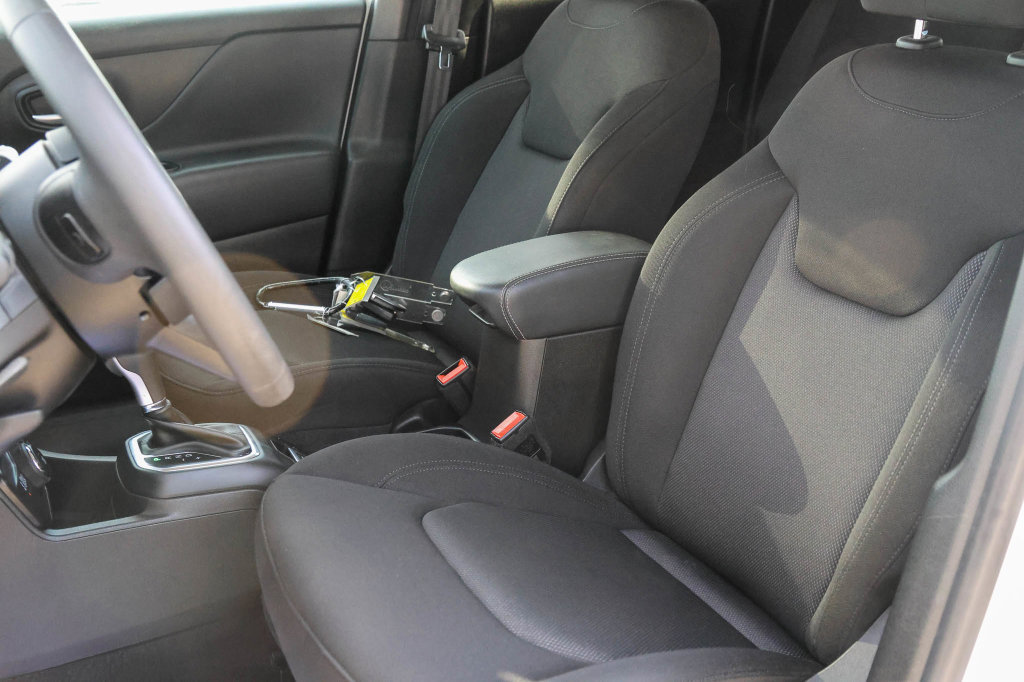 Used 2023 Jeep Renegade Latitude AWD/4WD image 11