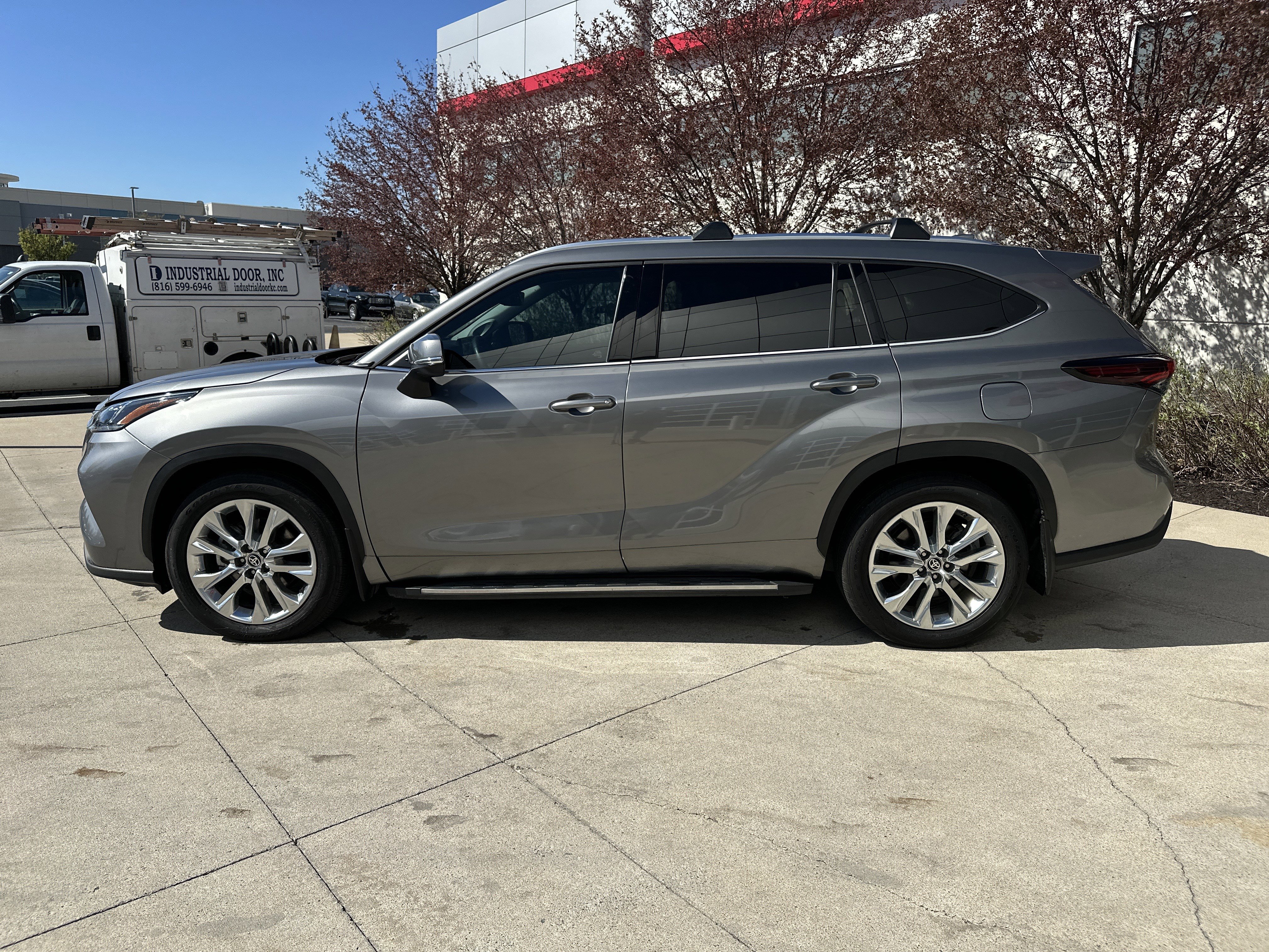 Certified 2025 Toyota Highlander Limited AWD/4WD image 9