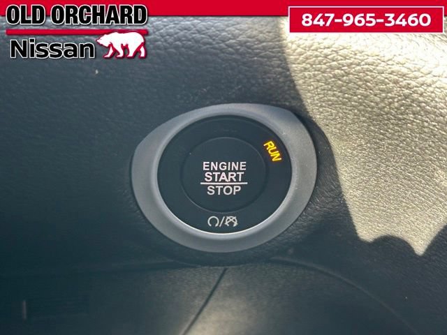 Used 2024 Chrysler Pacifica Touring FWD image 17