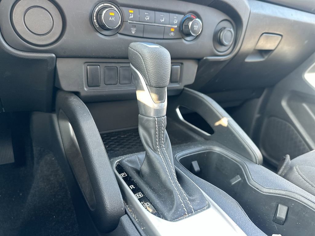 Used 2024 Nissan Frontier SV image 21
