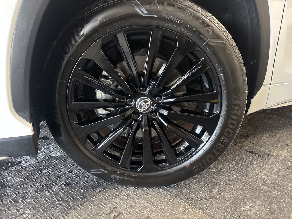 Used 2024 Toyota Highlander XSE image 4