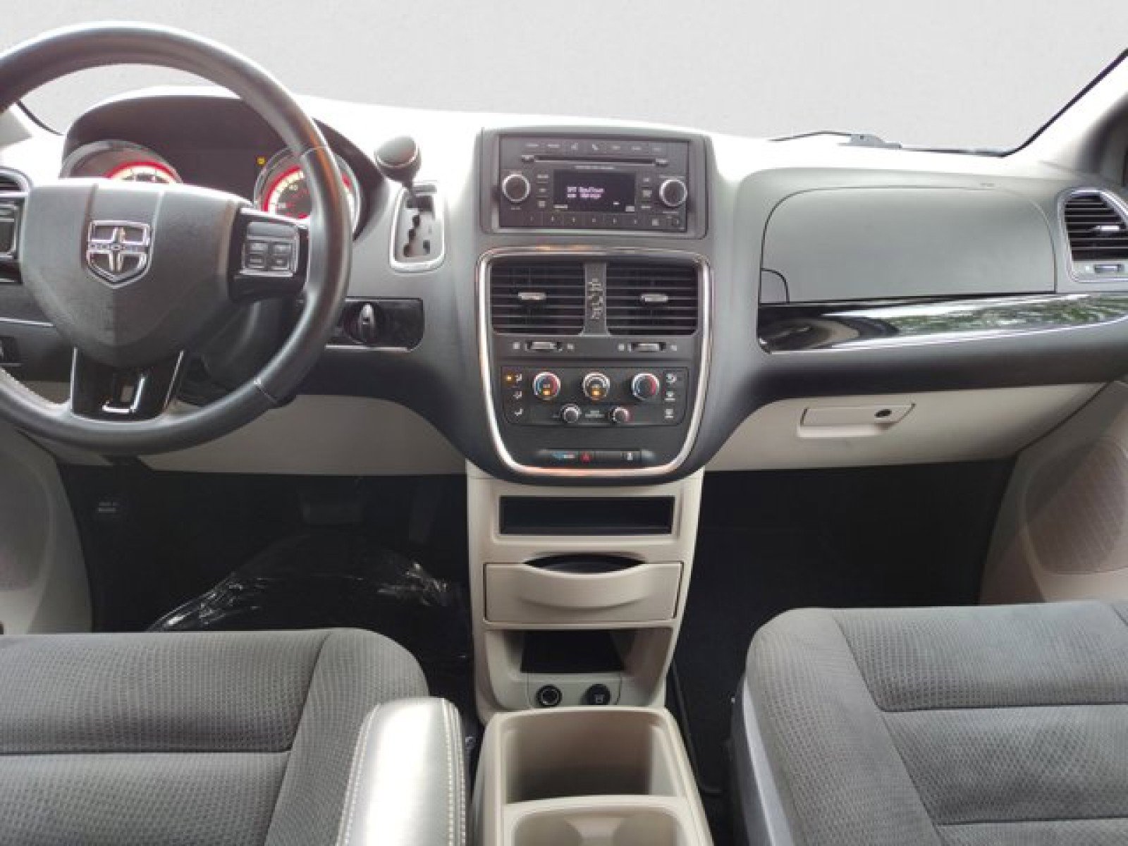 Used 2016 Dodge Grand Caravan SE FWD image 12