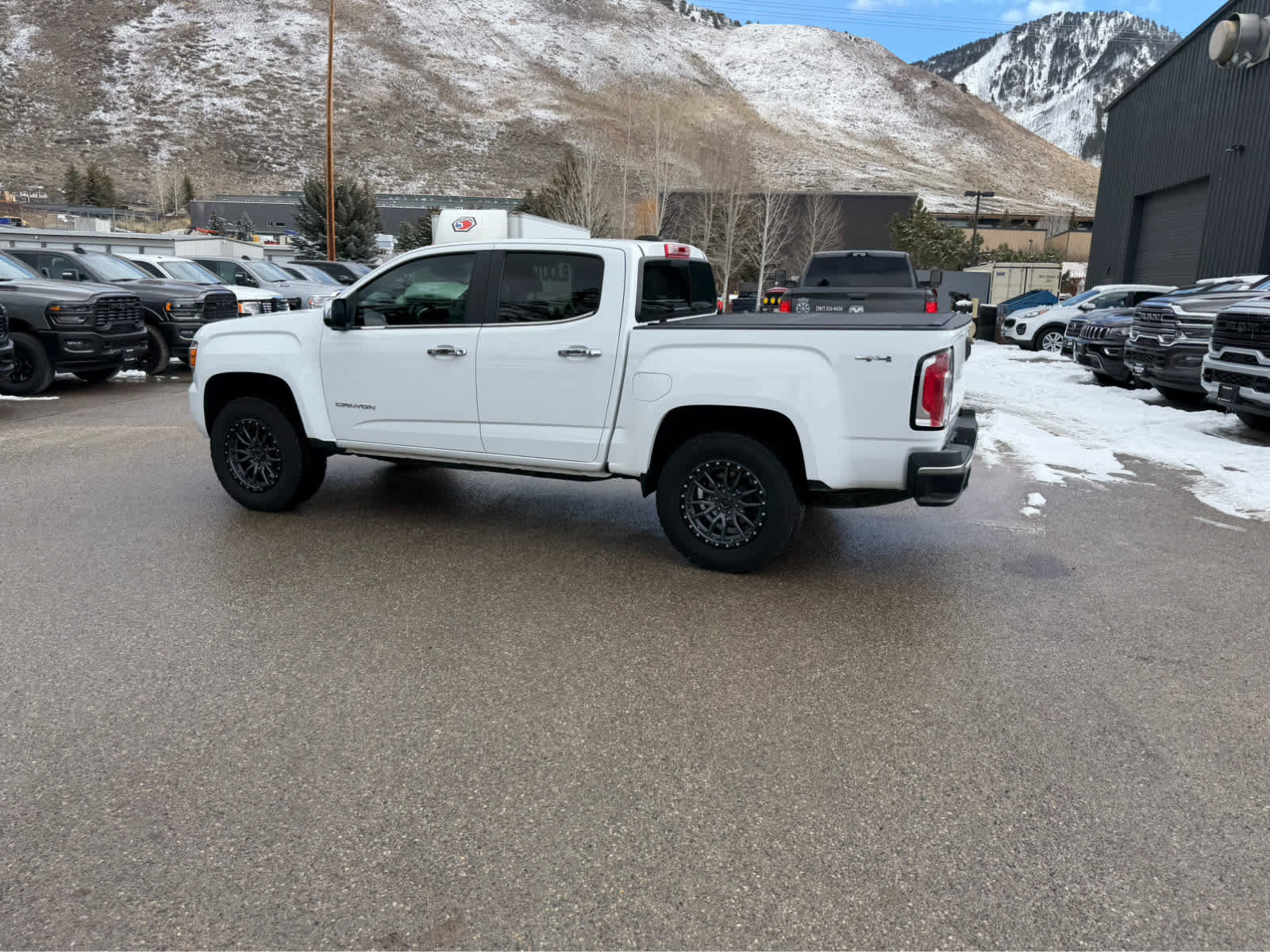 Used 2018 GMC Canyon SLT w/ Driver Alert Package image 17