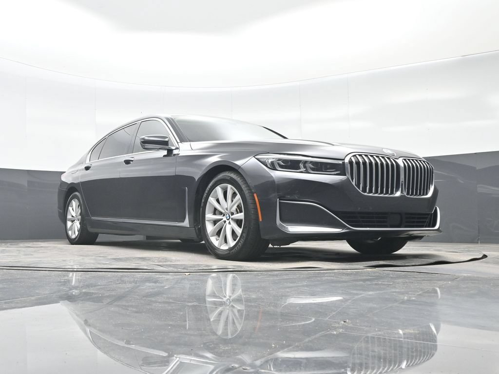 Used 2021 BMW 740i w/ Premium Package RWD image 34