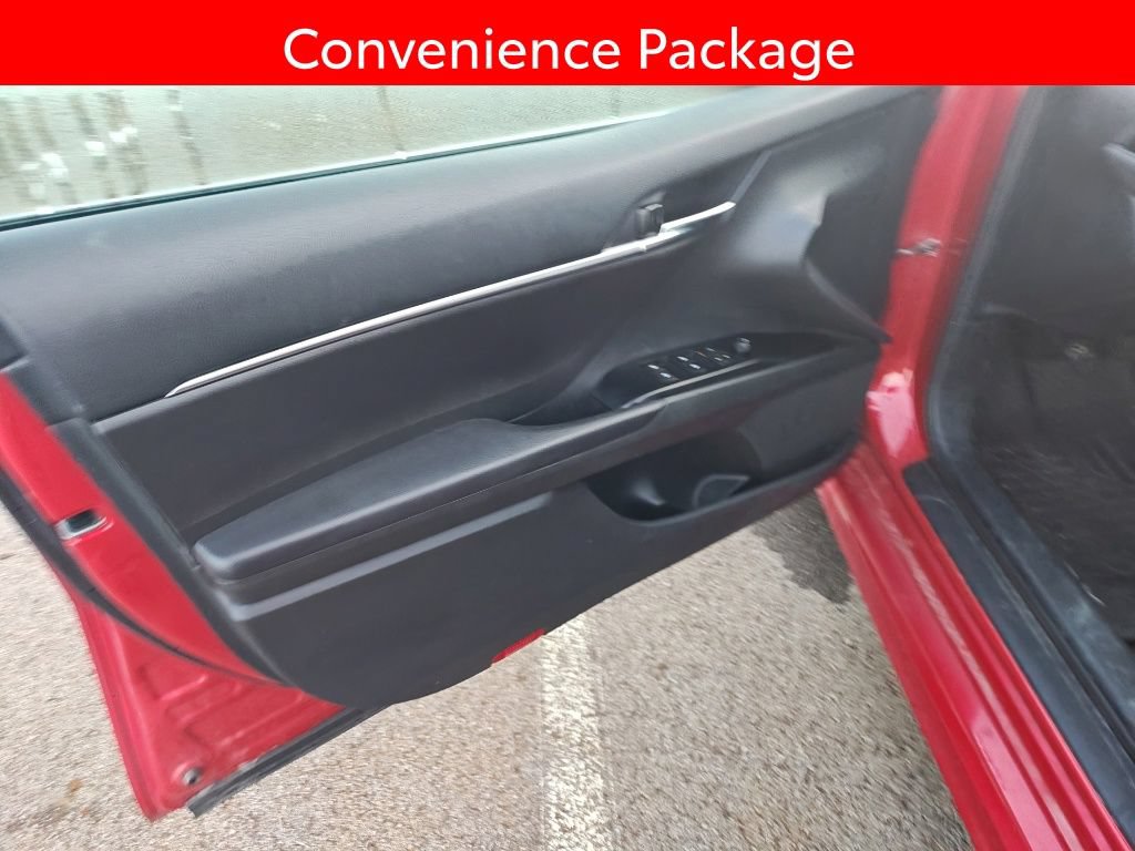Used 2020 Toyota Camry SE w/ Convenience Package FWD image 5