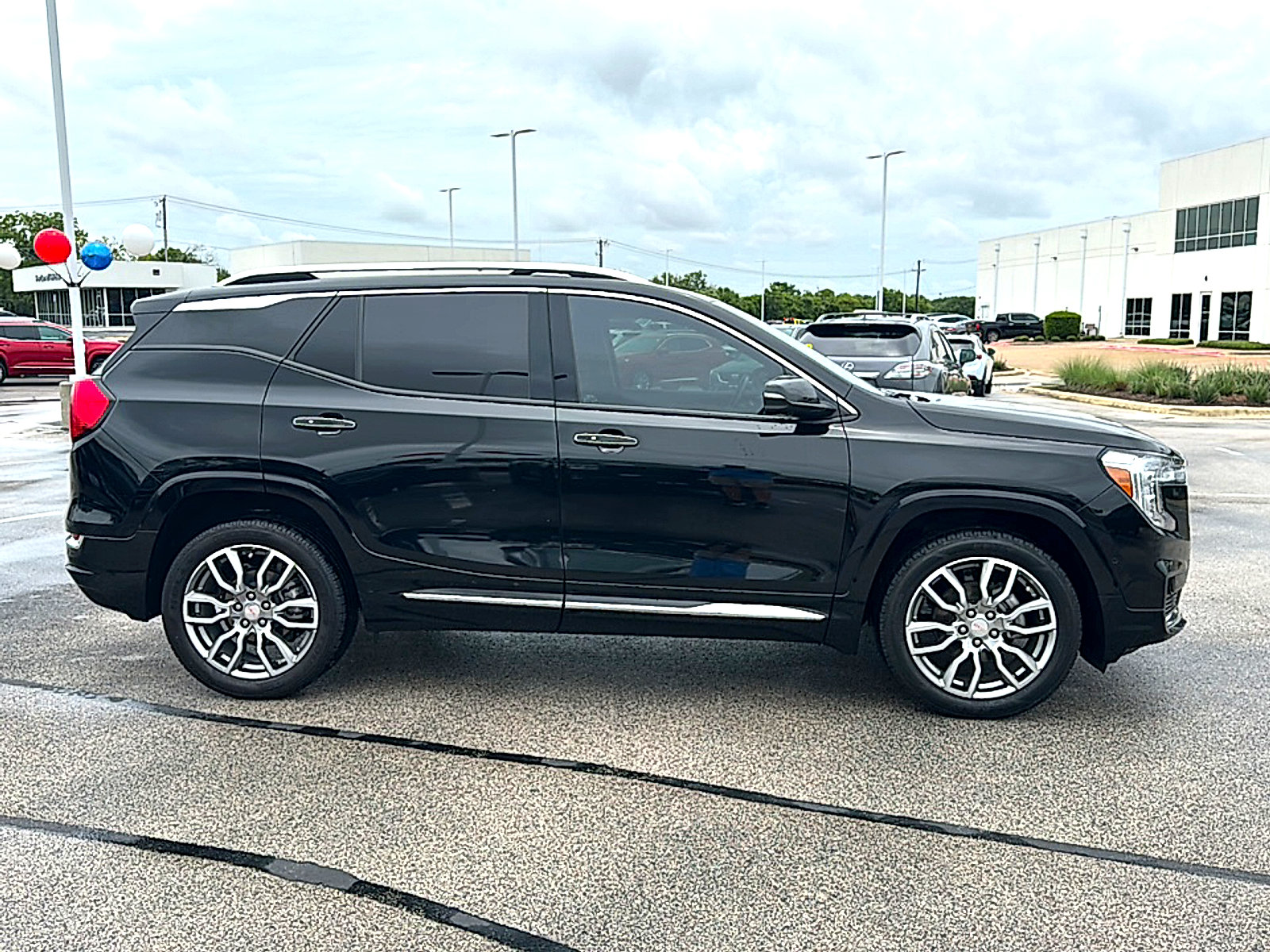 Used 2022 GMC Terrain Denali w/ Denali Premium Package AWD/4WD image 9