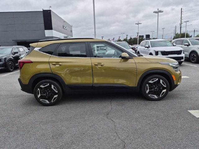 Used 2024 Kia Seltos SX w/ SX Sunroof Package AWD/4WD image 2