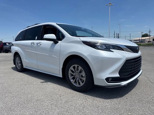 New 2026 Toyota Sienna XLE FWD image 9