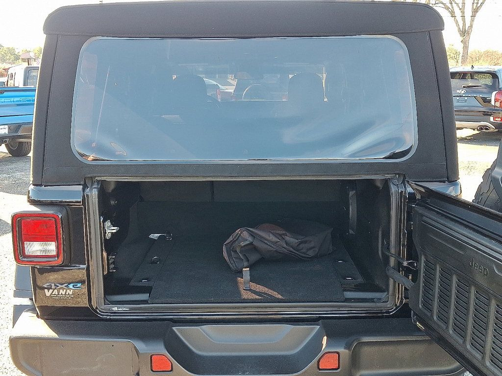 Used 2024 Jeep Wrangler Unlimited image 18