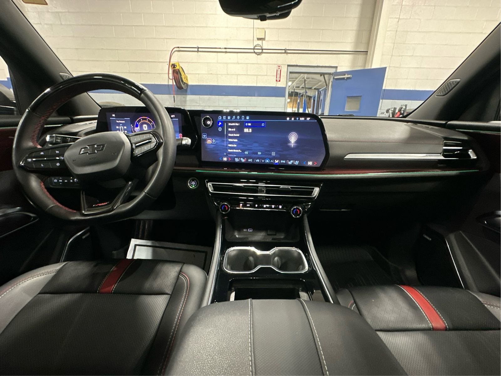 Used 2024 Chevrolet Traverse RS AWD/4WD image 27