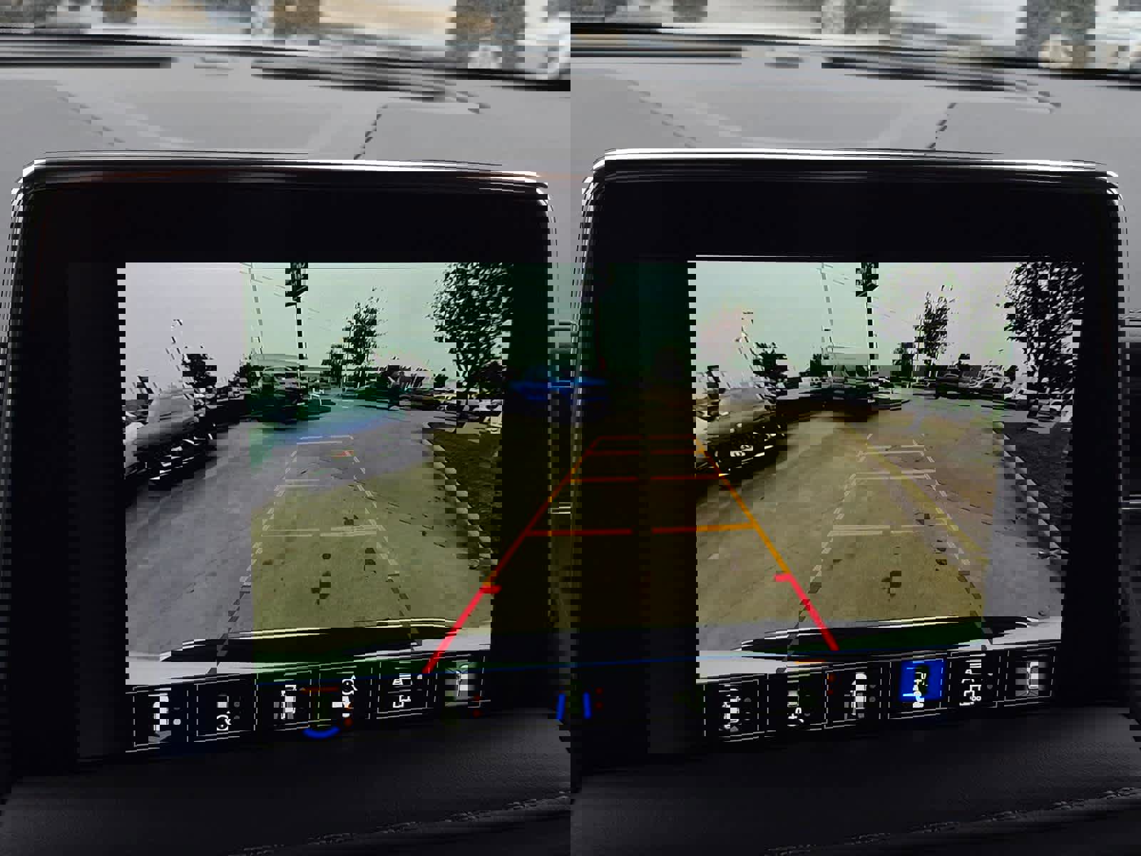 Used 2023 Chevrolet Tahoe Z71 w/ Luxury Package image 29