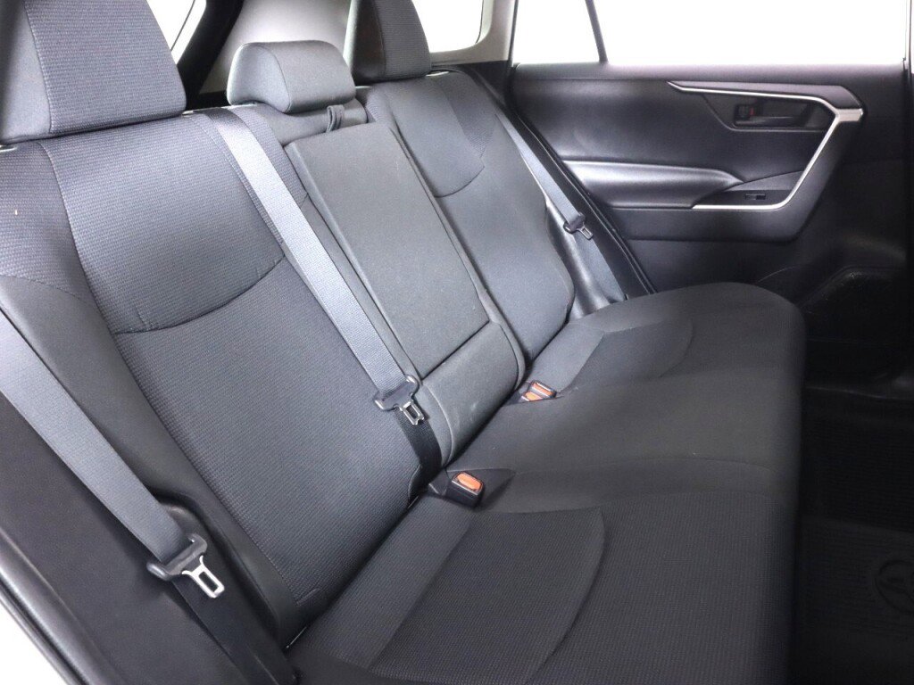 Used 2021 Toyota RAV4 LE image 31