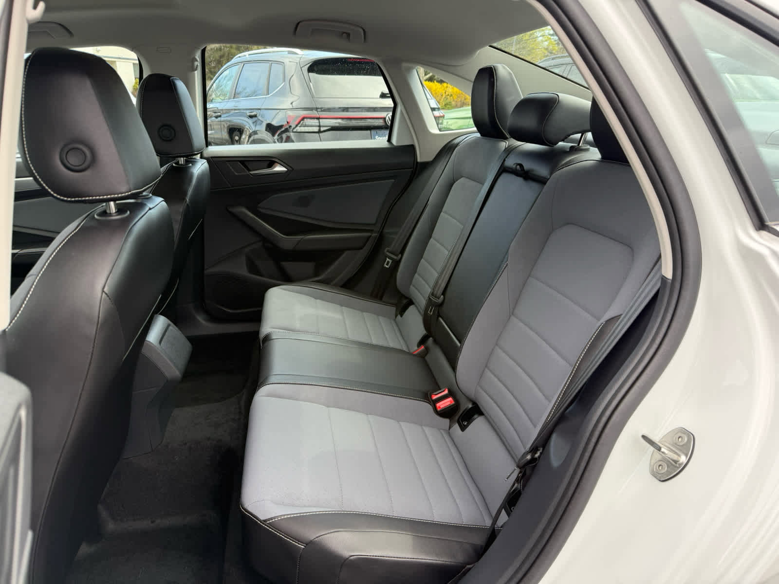 Used 2026 Volkswagen Jetta SE FWD image 16