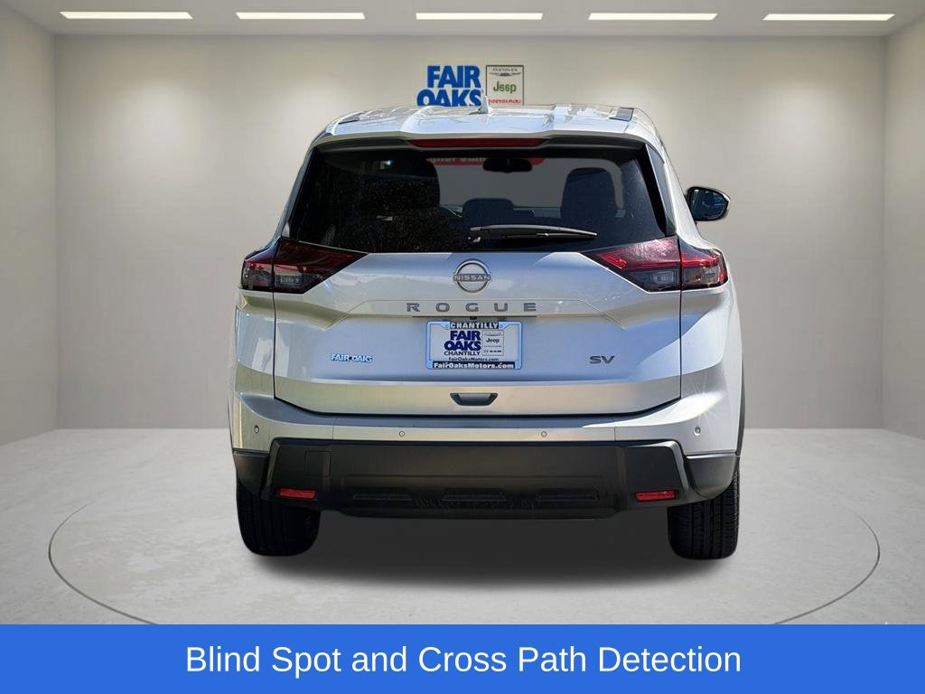 Used 2024 Nissan Rogue SV FWD image 9