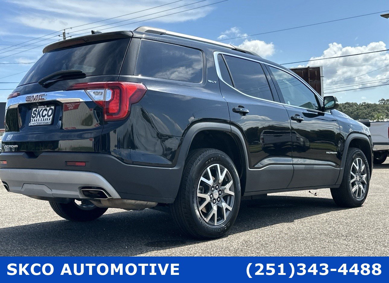Used 2023 GMC Acadia SLT FWD image 5