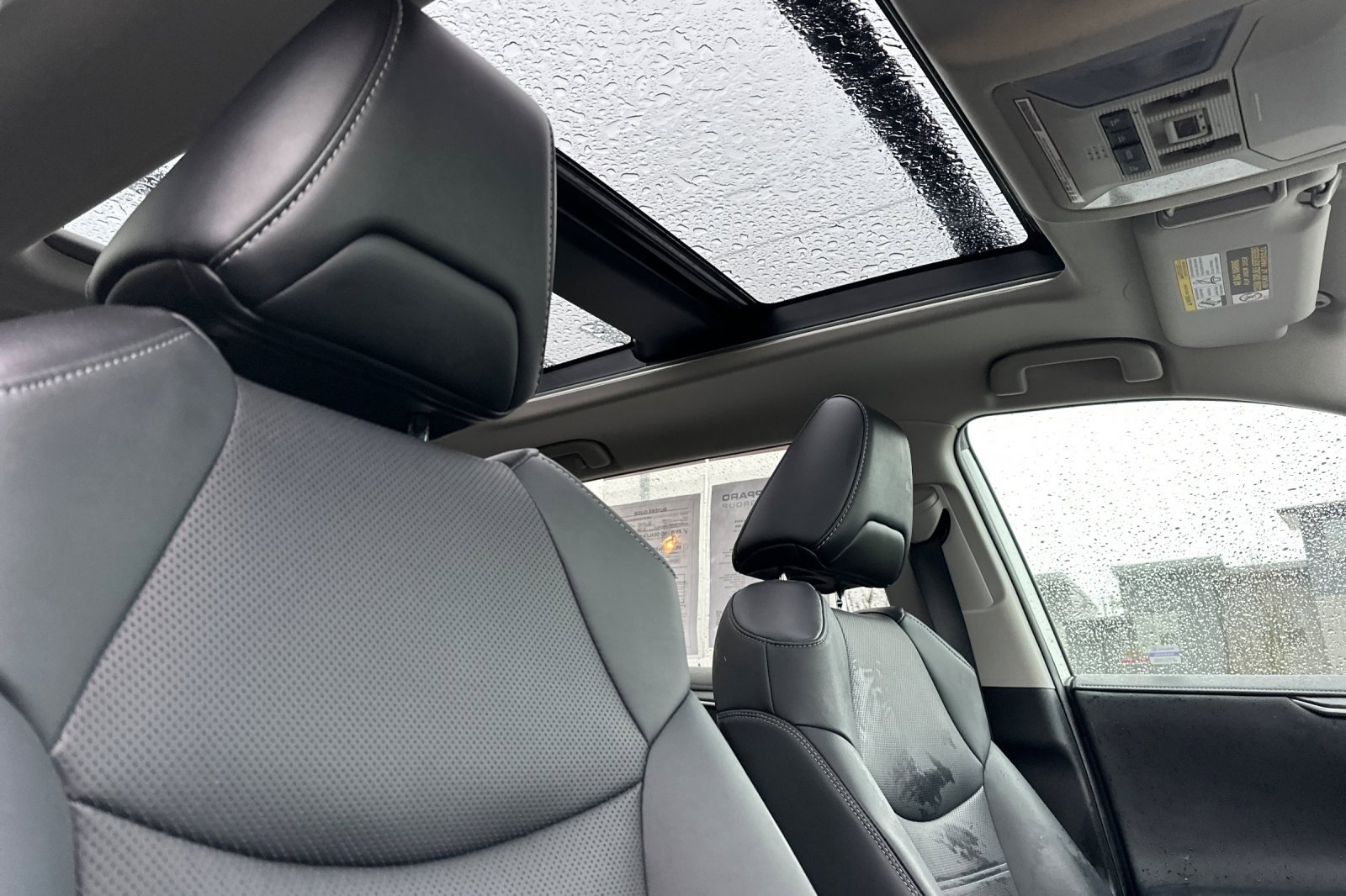 Used 2021 Toyota RAV4 Limited image 18