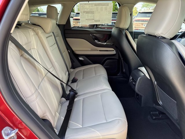 New 2026 Lincoln Corsair Premiere image 22