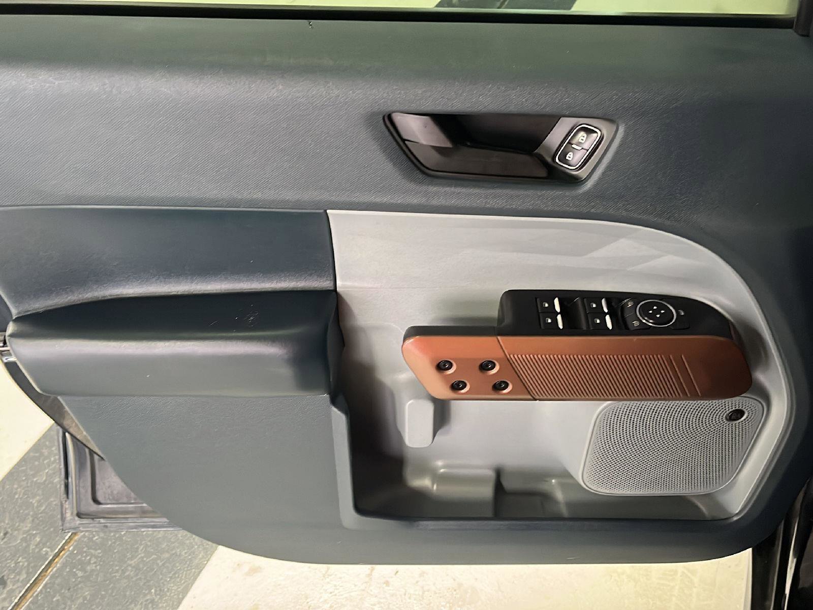 Used 2022 Ford Maverick Lariat w/ Lariat Luxury Package image 13