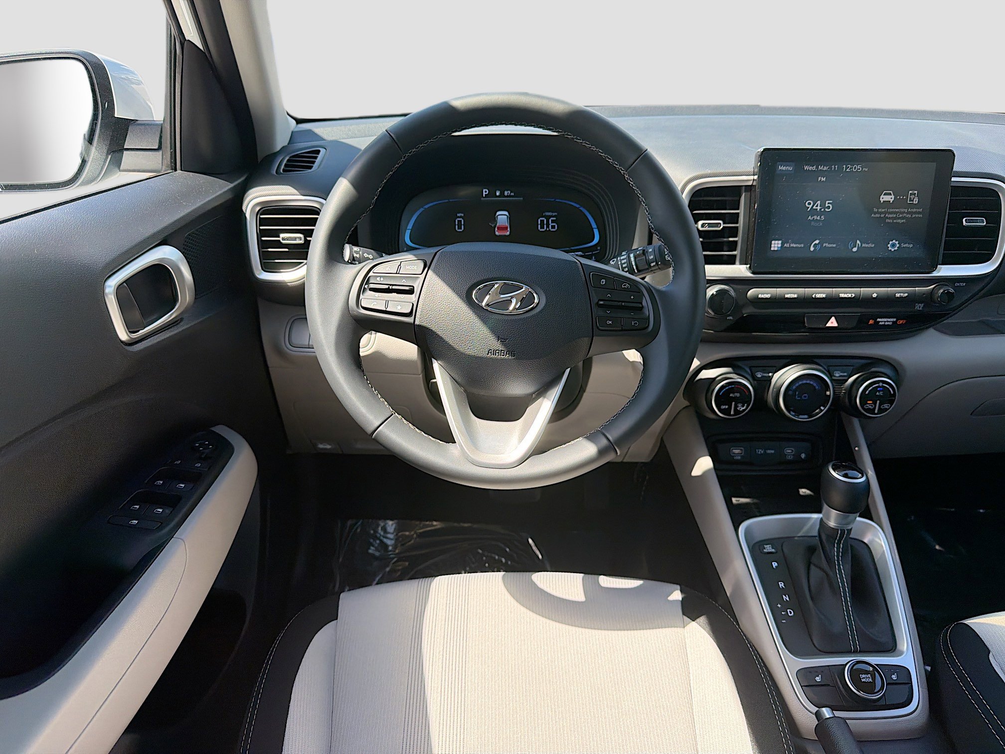 Used 2026 Hyundai Venue SEL image 16