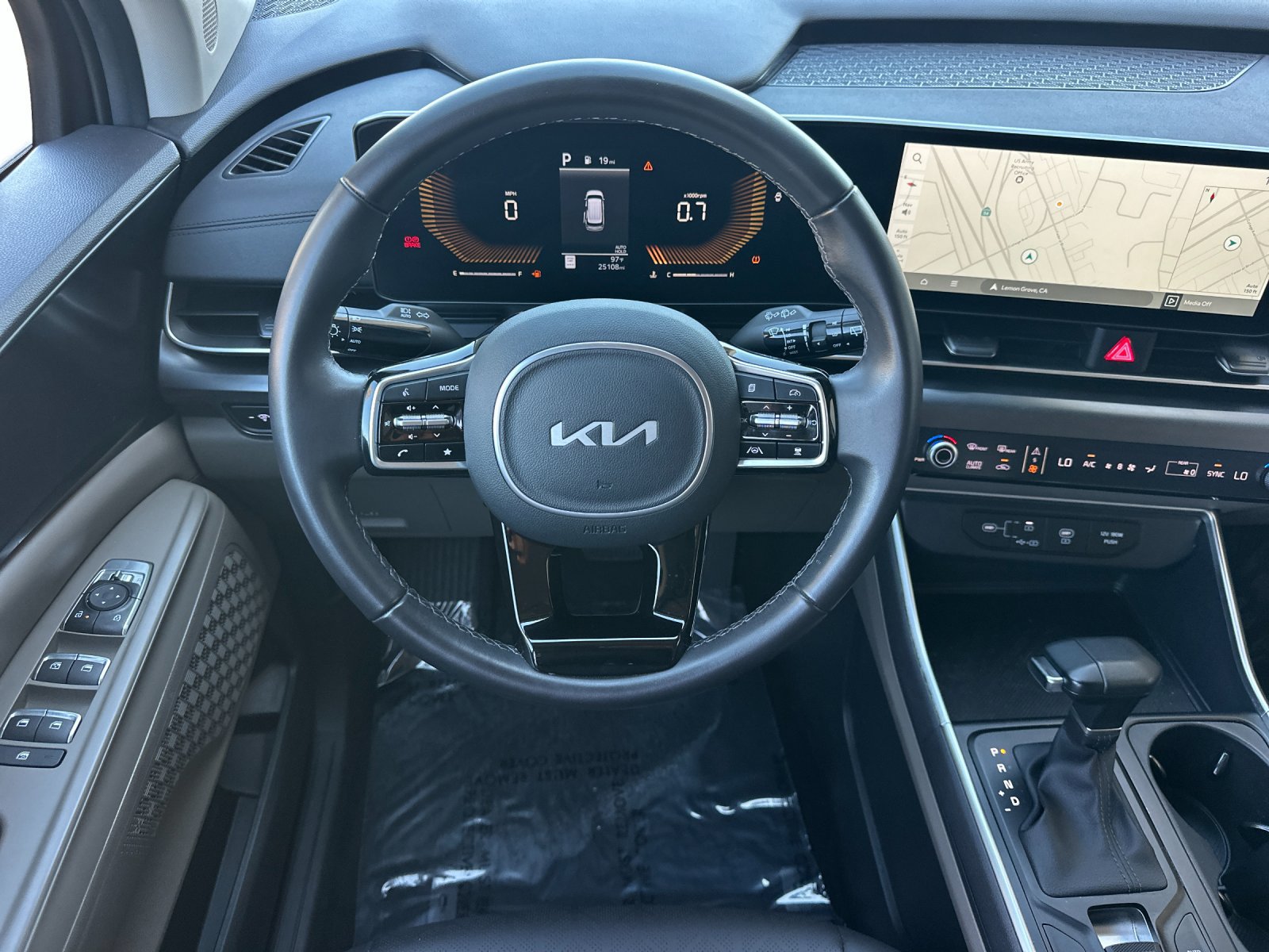 Used 2026 Kia Carnival FWD image 13