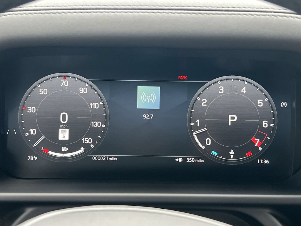 New 2026 Land Rover Defender 130 X-Dynamic SE AWD/4WD image 24