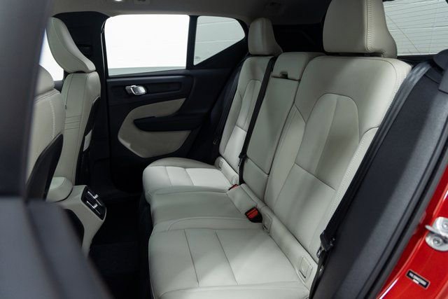 Used 2024 Volvo XC40 B5 Ultimate w/ Protection Package Premier image 10