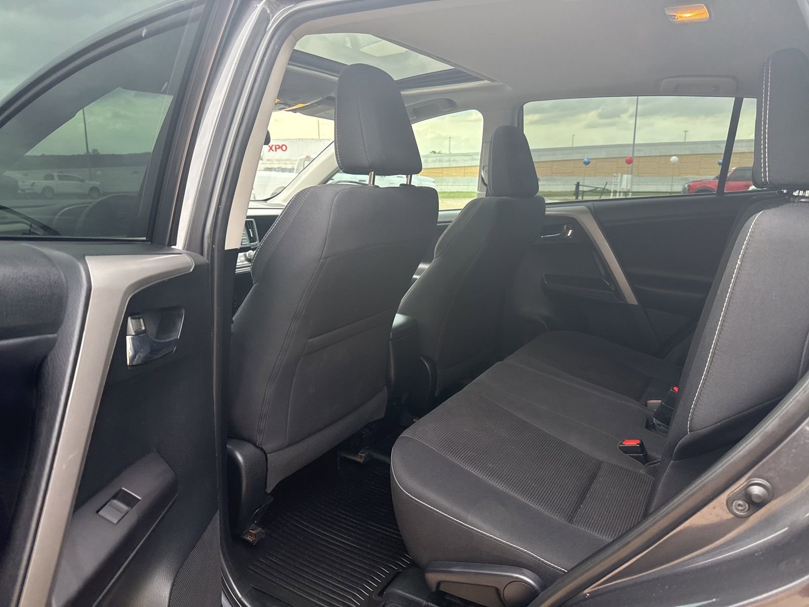 Used 2018 Toyota RAV4 XLE FWD image 24