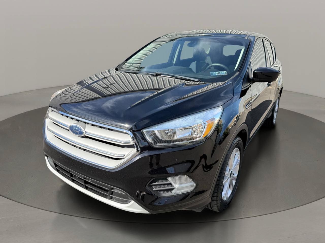 Used 2019 Ford Escape SE AWD/4WD image 2