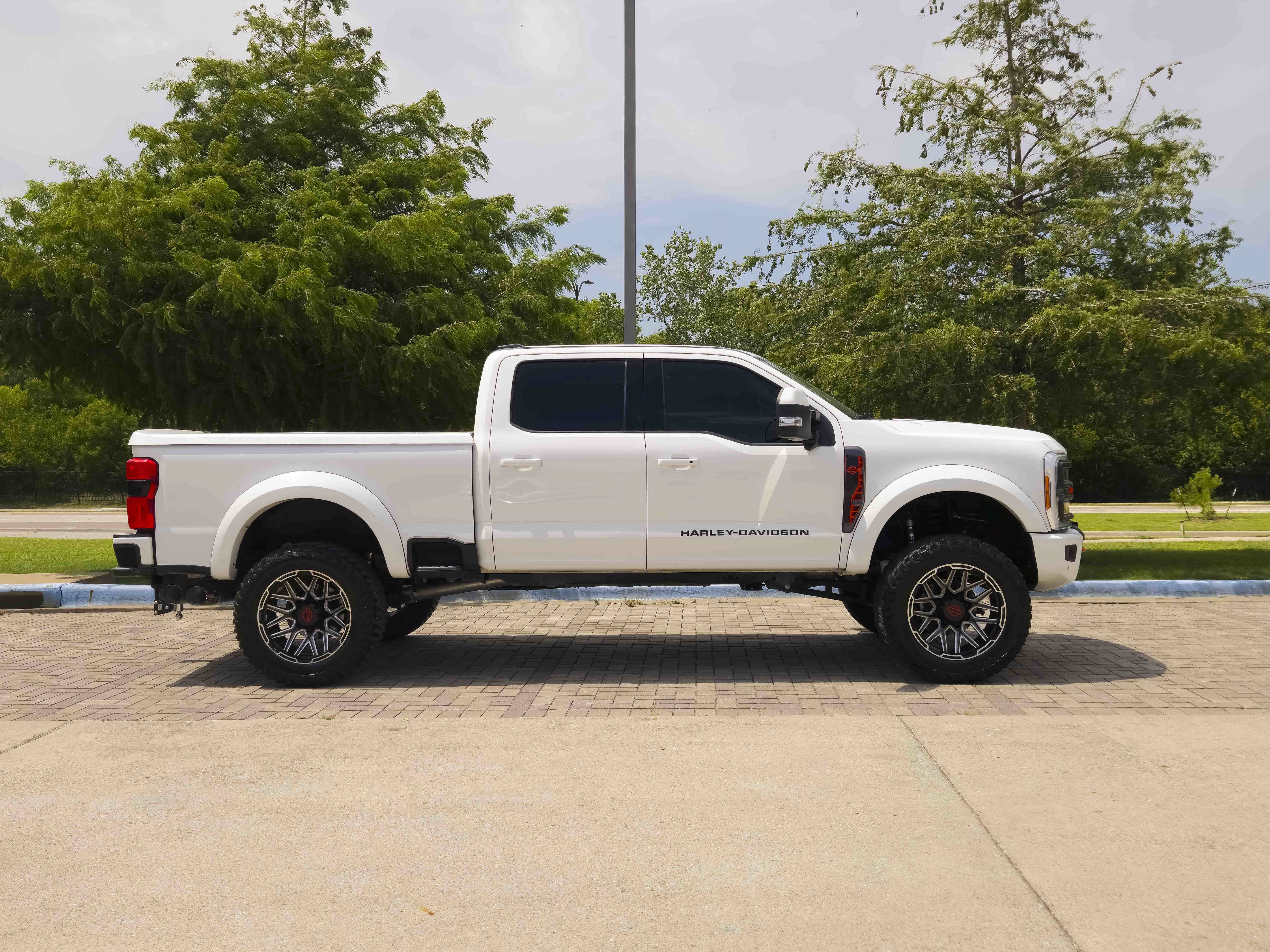 Used 2023 Ford F250 Lariat w/ Lariat Ultimate Package AWD/4WD image 10