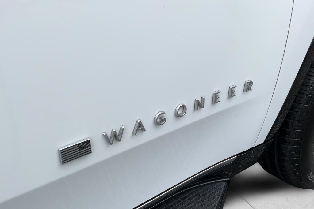 Used 2023 Jeep Wagoneer L Series II RWD image 29