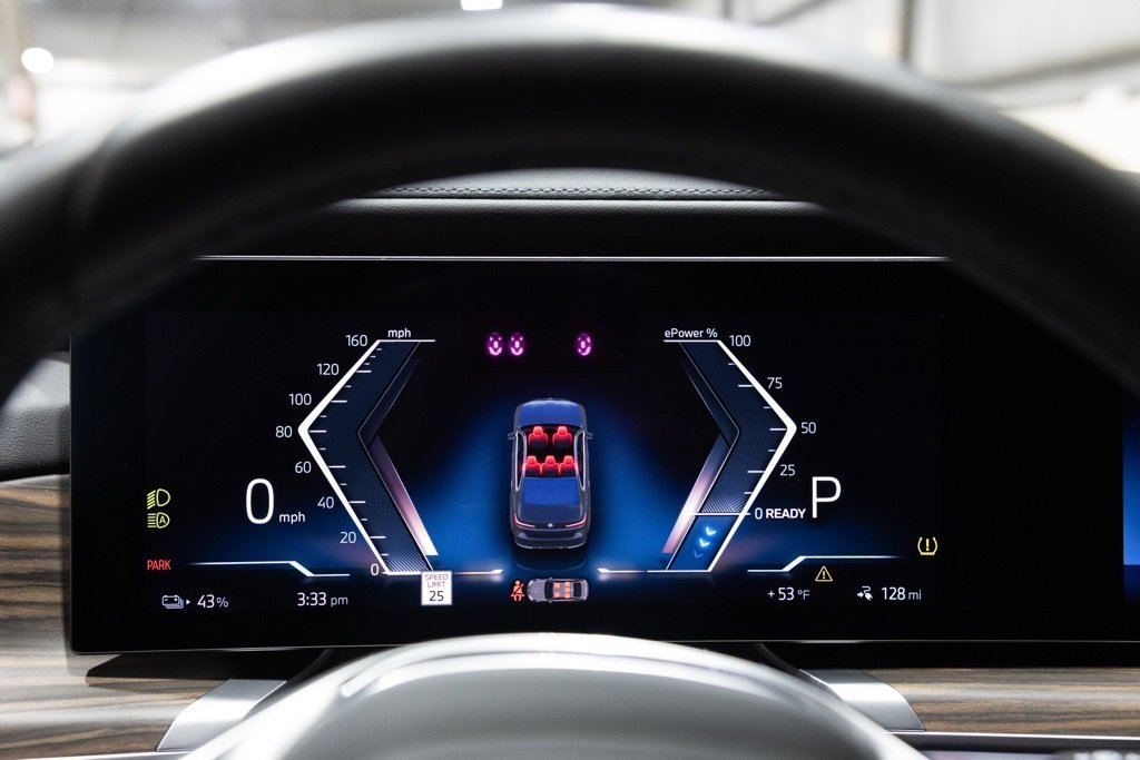 Used 2025 BMW i7 xDrive60 image 57