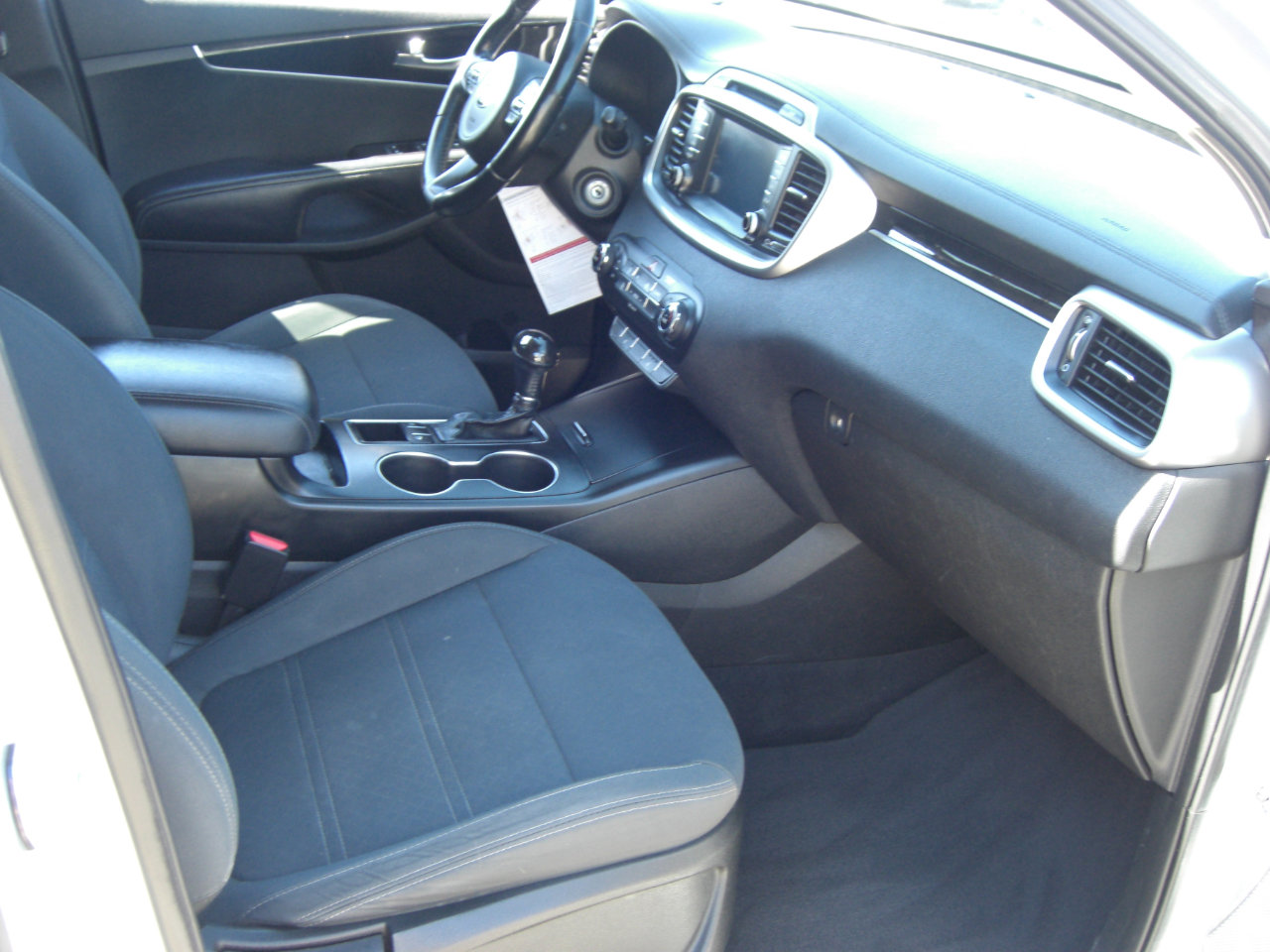 Used 2017 Kia Sorento LX w/ LX Convenience Package image 12