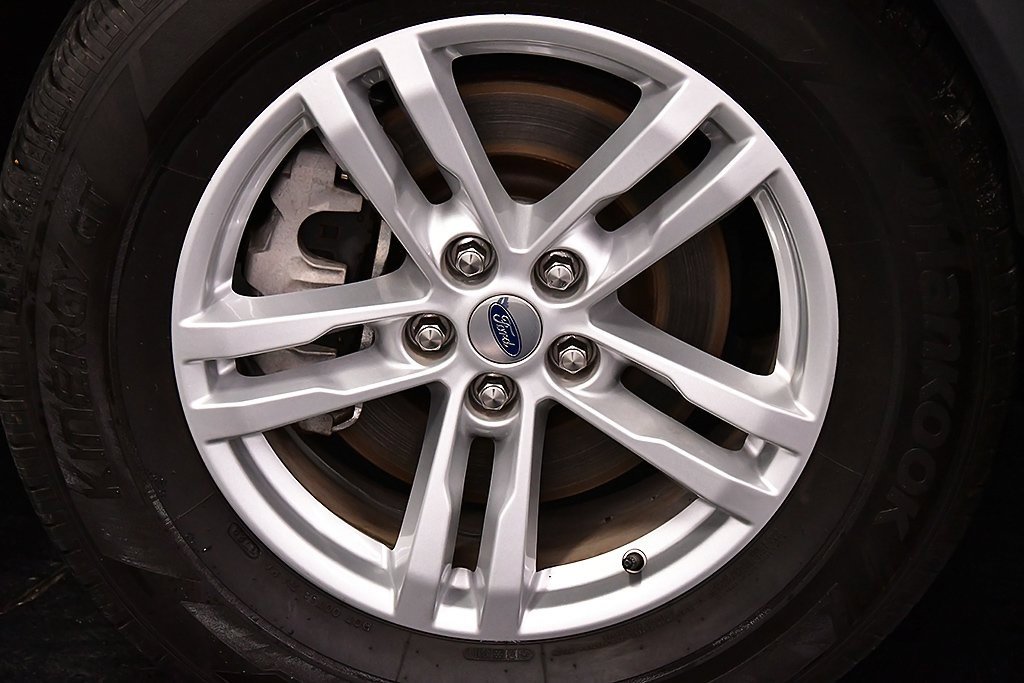 Used 2023 Ford Explorer XLT w/ Equipment Group 202A image 9