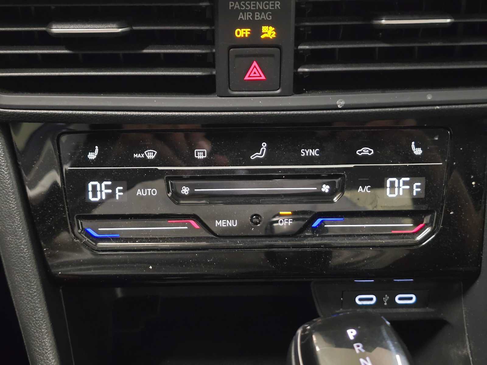 Used 2025 Volkswagen Jetta SE FWD image 28