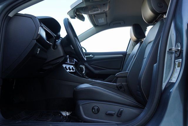 Used 2024 Volkswagen Jetta SE image 25