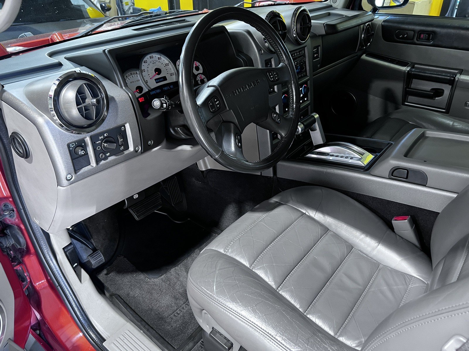 Used 2003 HUMMER H2 w/ Preferred Equipment Group AWD/4WD image 14