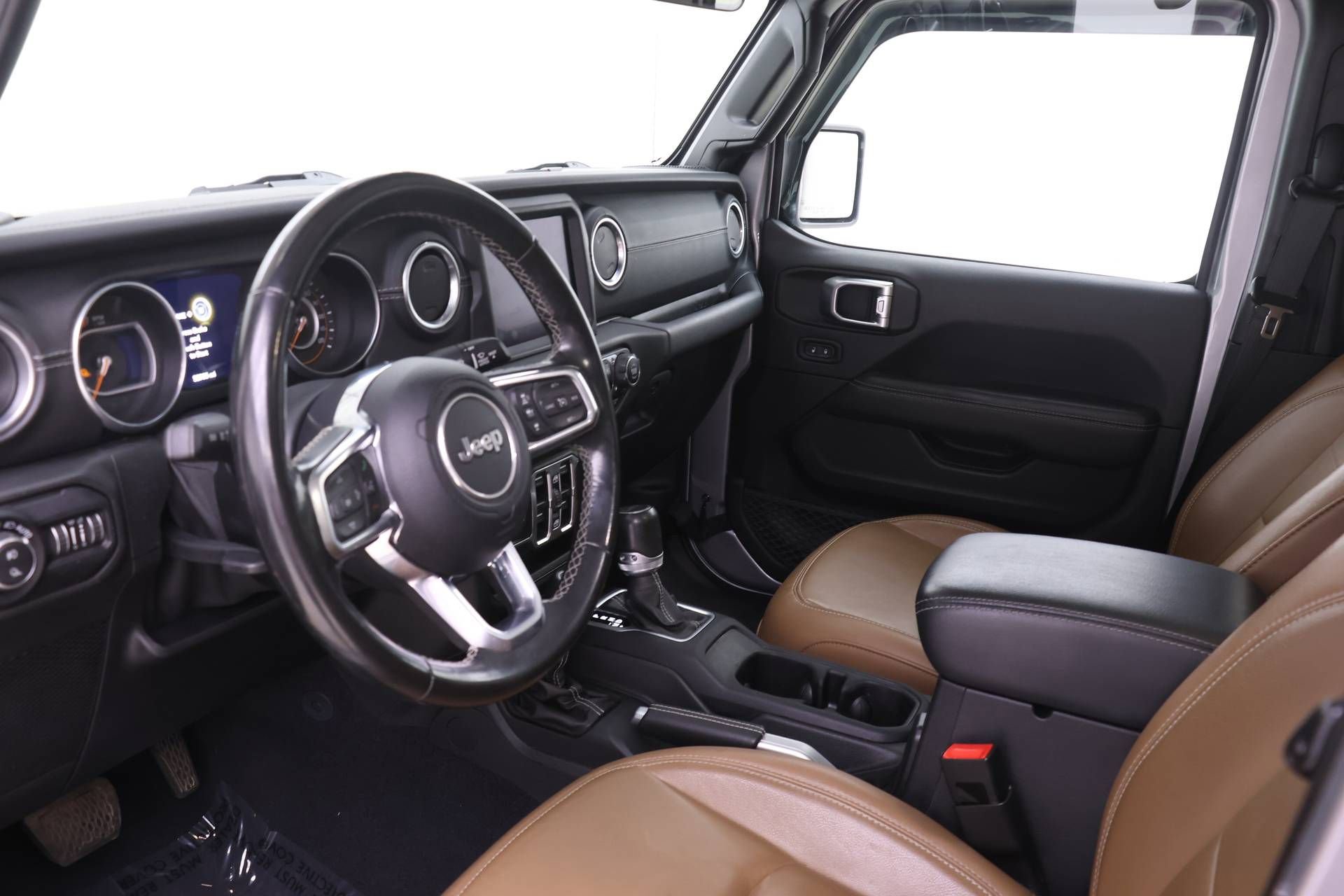 Used 2020 Jeep Gladiator Overland AWD/4WD image 4