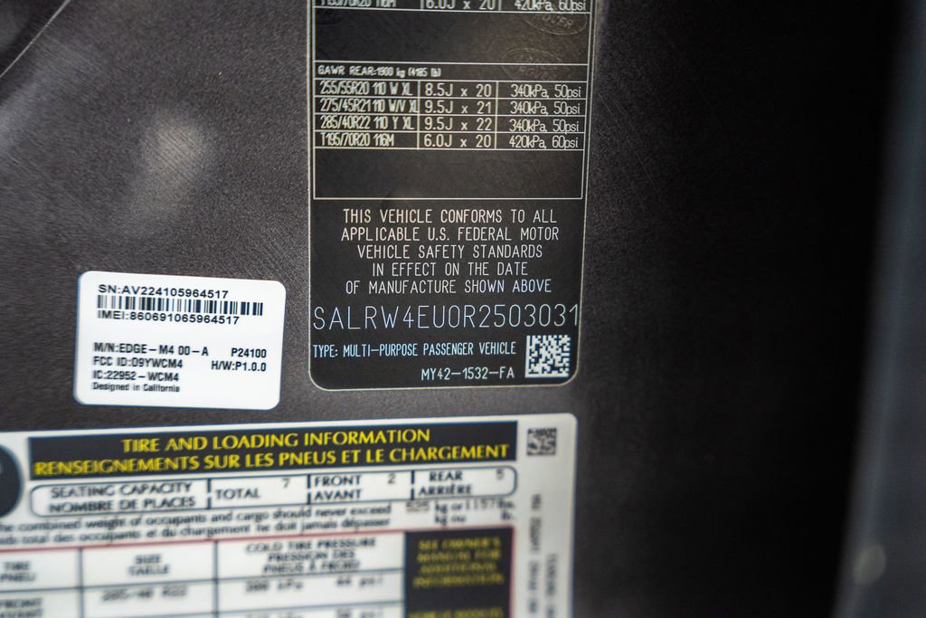 Used 2024 Land Rover Discovery Metropolitan Edition AWD/4WD image 45