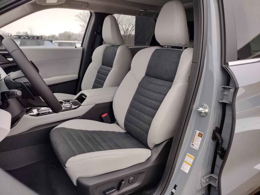 New 2026 Mitsubishi Outlander SE image 8